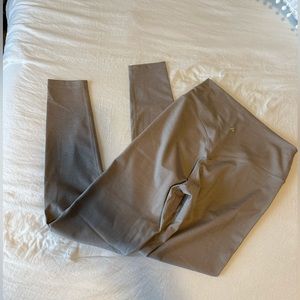 BALANCE ATHLETICA/ VITALITY- Cloud Leggings- size medium EUC- STATIC COLLECTION